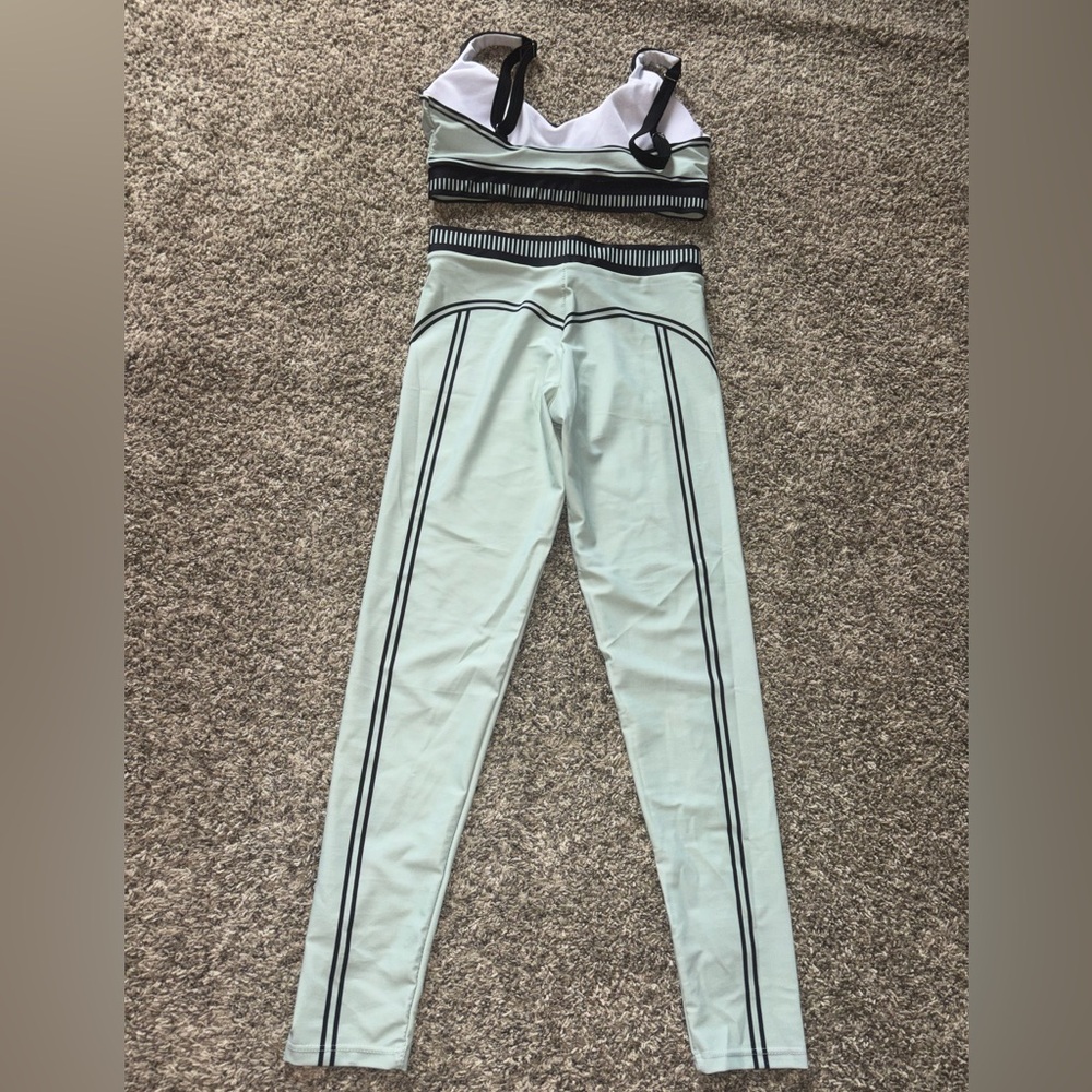 ALO Yoga Light lime green Leggings and Bra Set - Picture 2 of 5